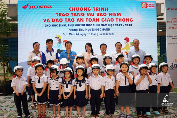 TRAO TẶNG MŨ BẢO HIỂM VÀ ĐÀO TẠO AN TOÀN GIAO THÔNG - HEAD SƠN MINH