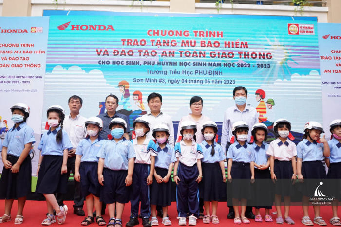 TRAO TẶNG MŨ BẢO HIỂM VÀ ĐÀO TẠO AN TOÀN GIAO THÔNG - HEAD SƠN MINH