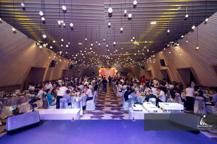 YEAR END PARTY - SOLIS