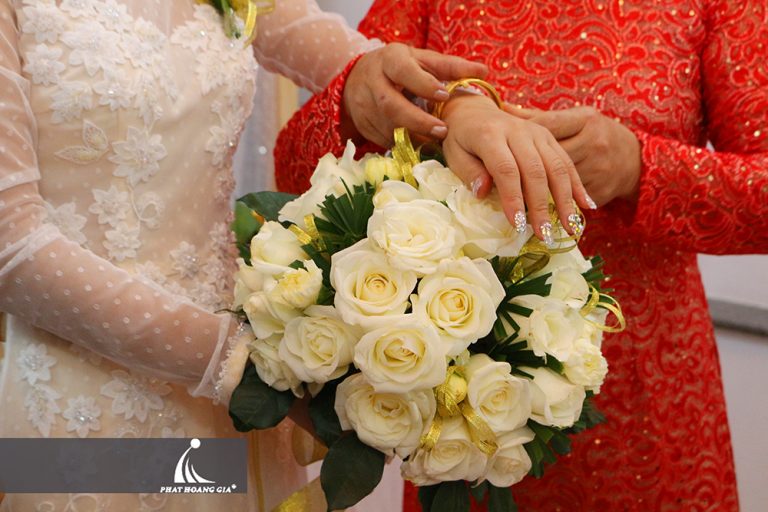WEDDING PLANNER | HOA CƯỚI CẦM TAY CHO CÔ DÂU