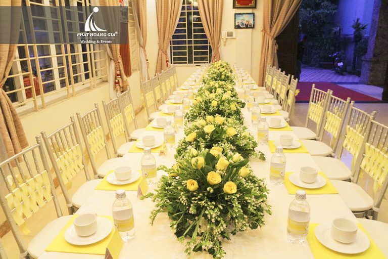 LẤP ĐẦY KHÔNG GIAN CƯỚI VỚI TONE VÀNG TRẺ TRUNG