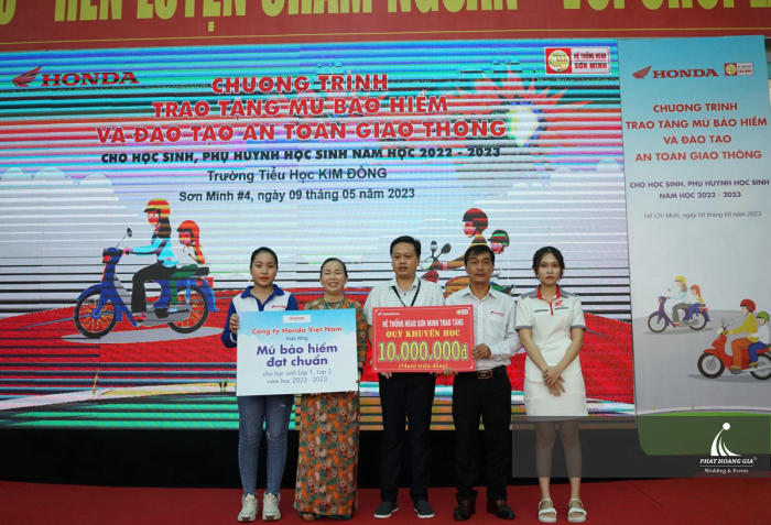 TRAO TẶNG MŨ BẢO HIỂM VÀ ĐÀO TẠO AN TOÀN GIAO THÔNG - HEAD SƠN MINH