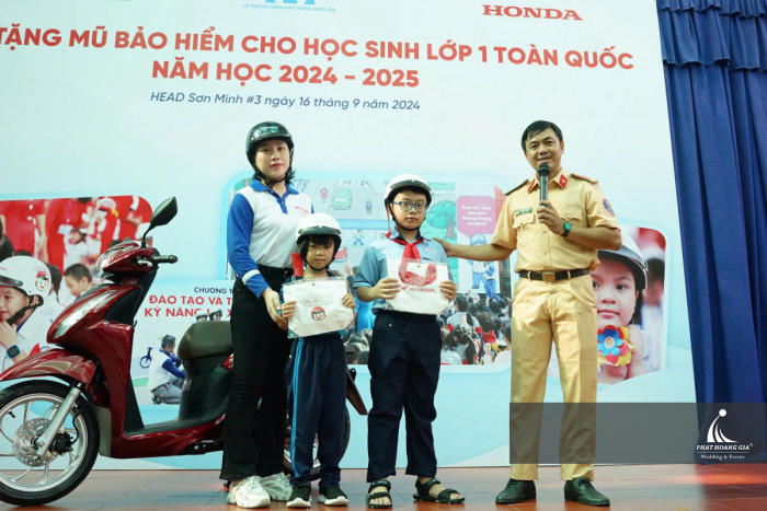 CHƯƠNG TRÌNH TRAO TẶNG MŨ BẢO HIỂM CHO HỌC SINH LỚP 1 TRÊN TOÀN QUỐC – HEAD SƠN MINH