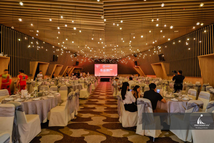YEAR END PARTY - SOLIS