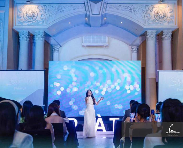 SWAN UP: ĐẸP VÀ TỎA